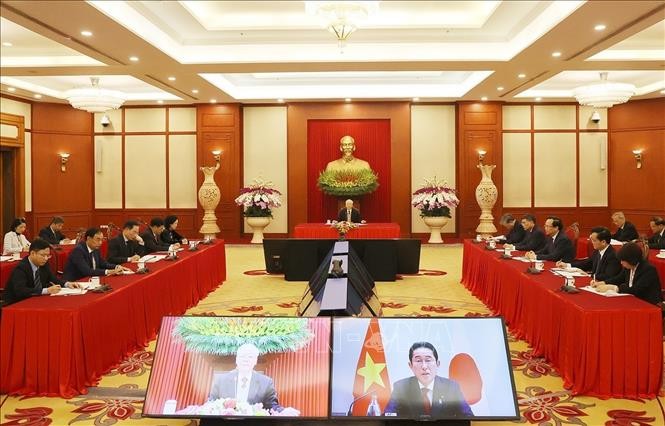 Tổng Bí thư Nguyễn Phú Trọng hội đàm trực tuyến cấp cao với Chủ tịch Đảng Dân chủ Tự do, Thủ tướng Nhật Bản