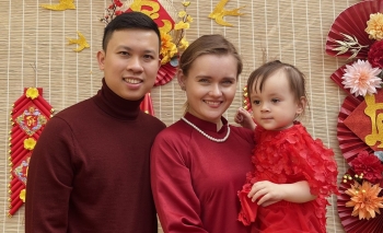Valentine là dịp bày tỏ tình yêu với người vợ có quê cách Việt Nam hơn 8.000 km