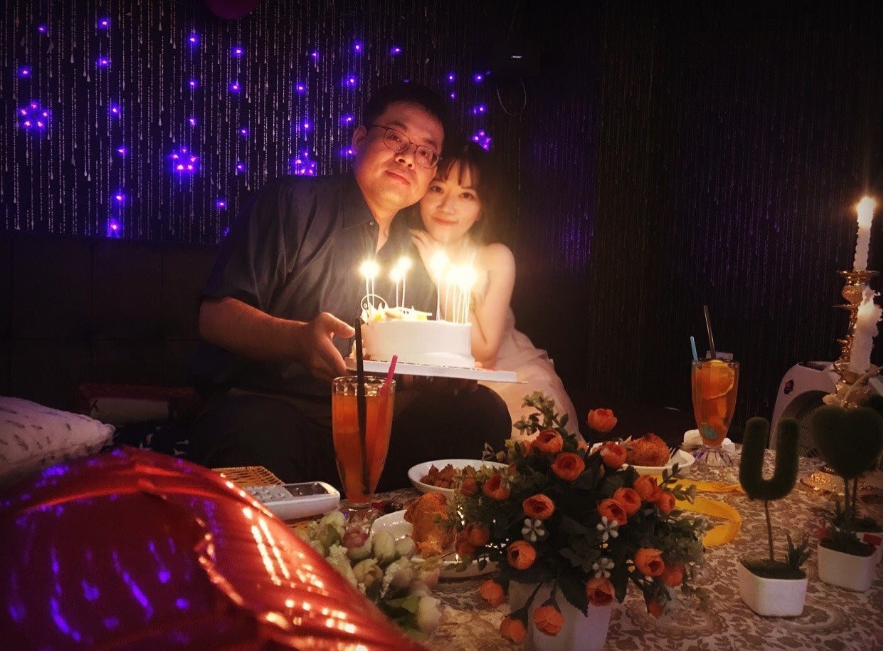 Mối tình xuyên bên giới kéo dài 10 năm và cái kết đẹp như mơ vào Ngày tỏ tình
