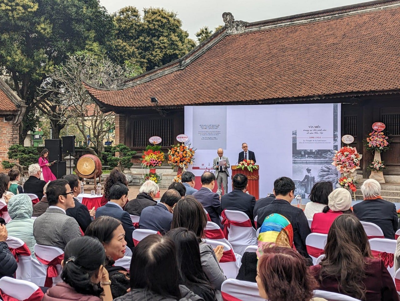 khai mạc triển lãm “Văn Miếu trong sự hồi sinh di sản của Hà Nội giai đoạn 1898-1954” (Ảnh: Đại sứ quán Pháp tại Việt Nam).
