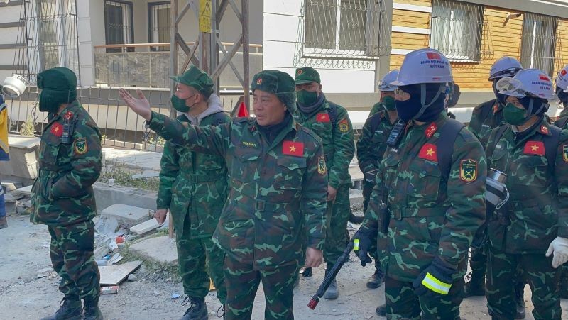 Lực lượng cứu hộ, cứu nạn của Việt Nam tại Thổ Nhĩ Kỳ tìm thấy hai vị trí có dấu hiệu sự sống Lực lượng cứu hộ, cứu nạn của Việt Nam tại Thổ Nhĩ Kỳ tìm thấy hai vị trí có dấu hiệu sự sống