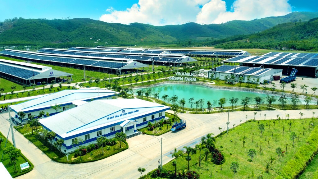 ất cả các trang trại của Vinamilk đã hoàn tất lắp đặt pin năng lượng mặt trời. ất cả các trang trại của Vinamilk đã hoàn tất lắp đặt pin năng lượng mặt trời.