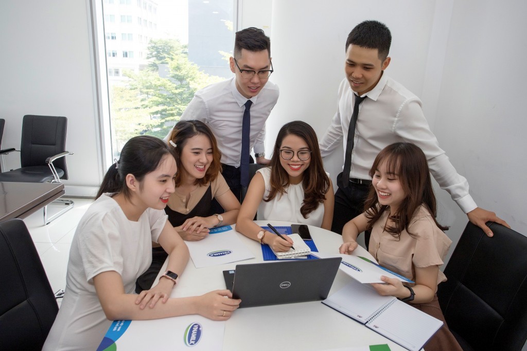 Thế hệ người lao động trẻ của Vinamilk đang đóng góp tích cực vào mục tiêu chung của công ty. Thế hệ người lao động trẻ của Vinamilk đang đóng góp tích cực vào mục tiêu chung của công ty.
