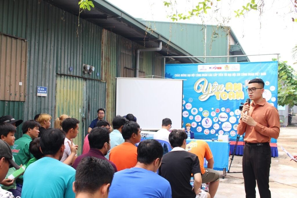 Bác sĩ CK 1- Trần Lê Viết Thanh chia sẻ kiến thức cơ bản về HIV và các bệnh lây truyền qua đường tình dục  tại sự kiện SAFE-ZONE tại Khu nhà trọ Kim Hằng (Quận 8) sáng ngày 19/2/2023