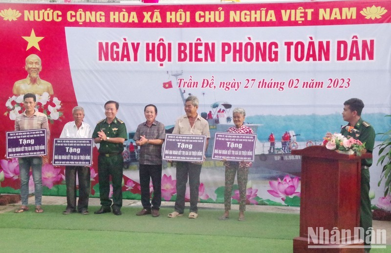 Sôi nổi ngày hội biên phòng toàn dân khu vực biên giới biển Sóc Trăng