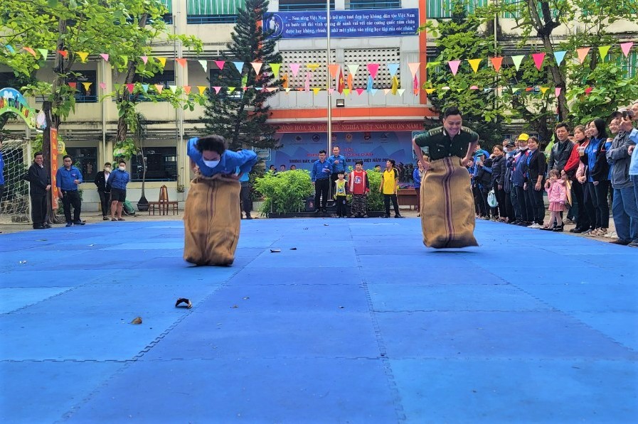 Nhiều hoạt động Nhiều hoạt động