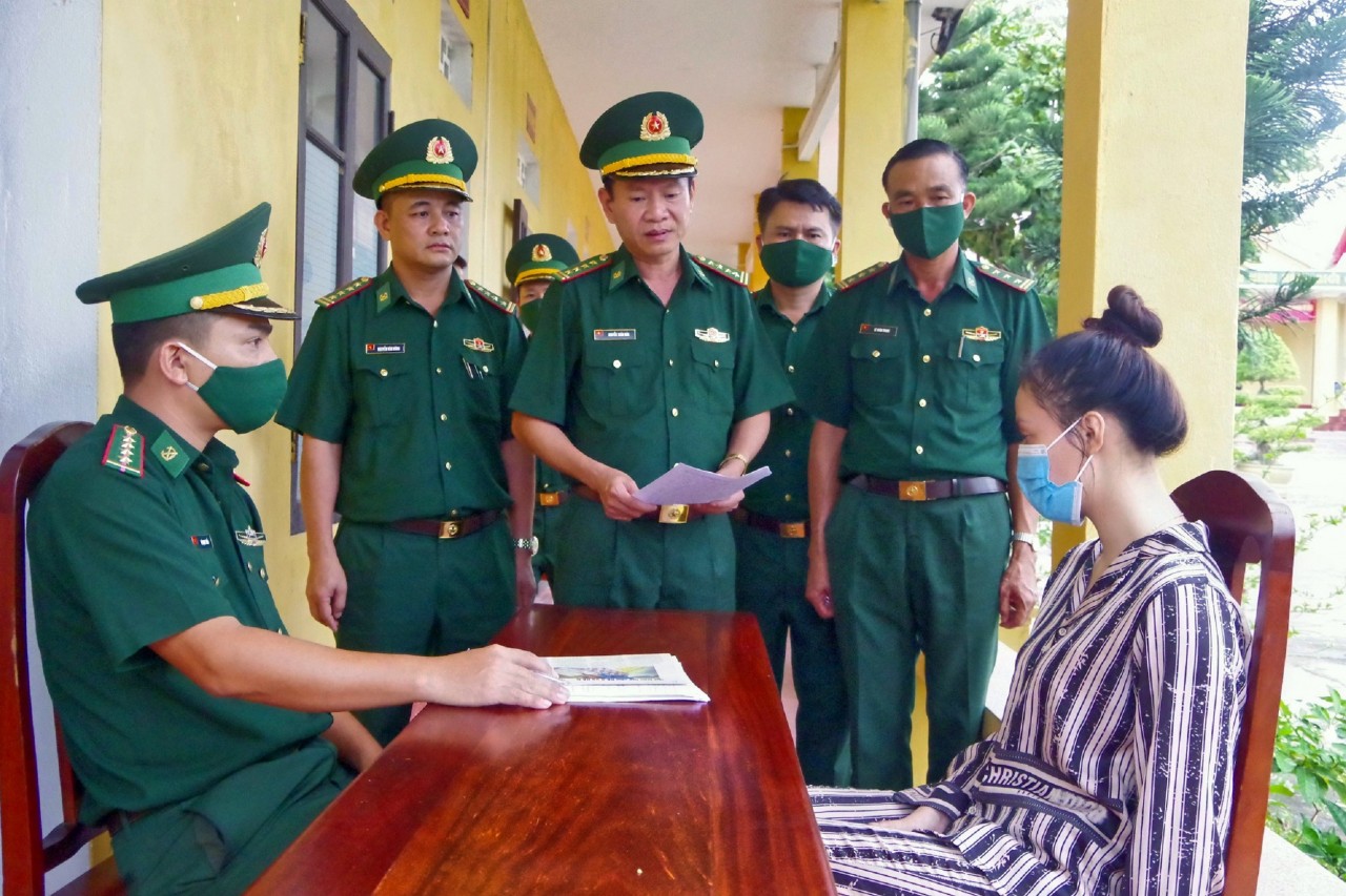 : Nắm chắc tình hình, lực lượng BĐBP đã chủ động đấu tranh hiệu quả với các loại tội phạm, giữ vững an ninh trật tự ở khu vực biên giới. : Nắm chắc tình hình, lực lượng BĐBP đã chủ động đấu tranh hiệu quả với các loại tội phạm, giữ vững an ninh trật tự ở khu vực biên giới.