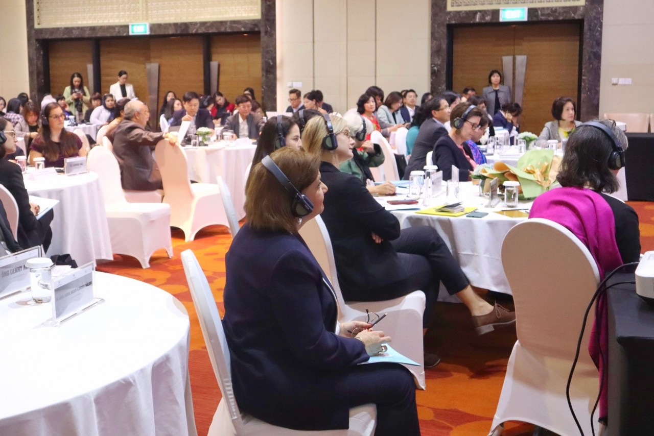 Tại sự kiện, Các đại biểu đã tập trung thảo luận thực trạng chuyển đổi số hiện nay tại Việt Nam và vai trò của phụ nữ trong trong kỷ nguyên số ở các lĩnh vực khác nhau (Ảnh: Hạnh Trần).