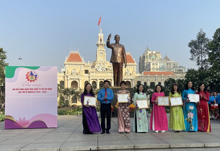 Thành phố Hồ Chí Minh: Tuyên dương gần 200 phụ nữ “giỏi việc nước, đảm việc nhà”