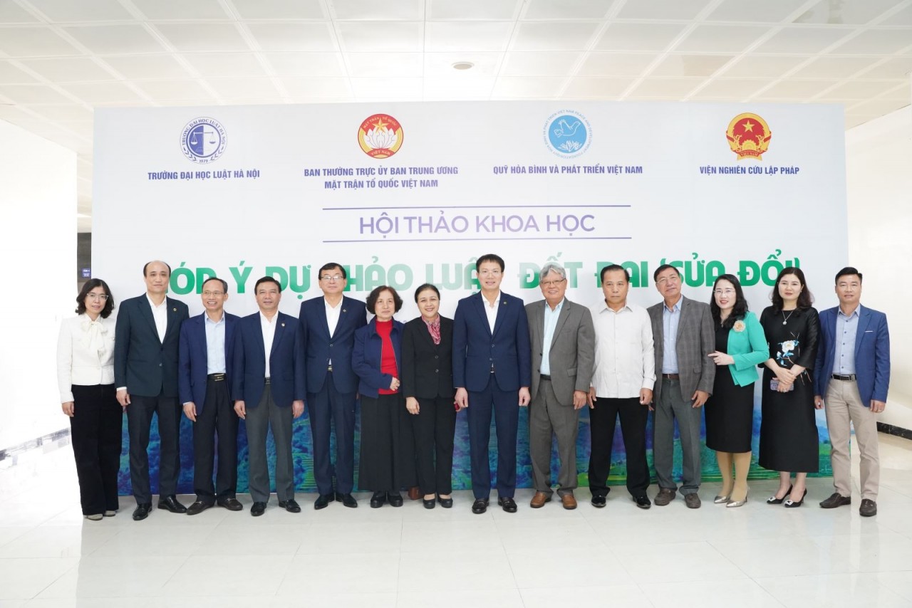 Các đại biểu tham dự Hội thảo góp ý luật Đất đai (sửa đổi)