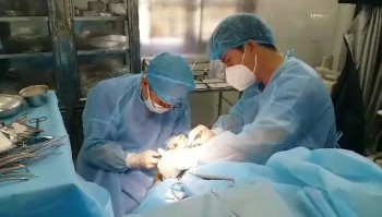 Bệnh xá đảo Trường Sa Đông mổ cấp cứu một ngư dân bị viêm ruột thừa cấp