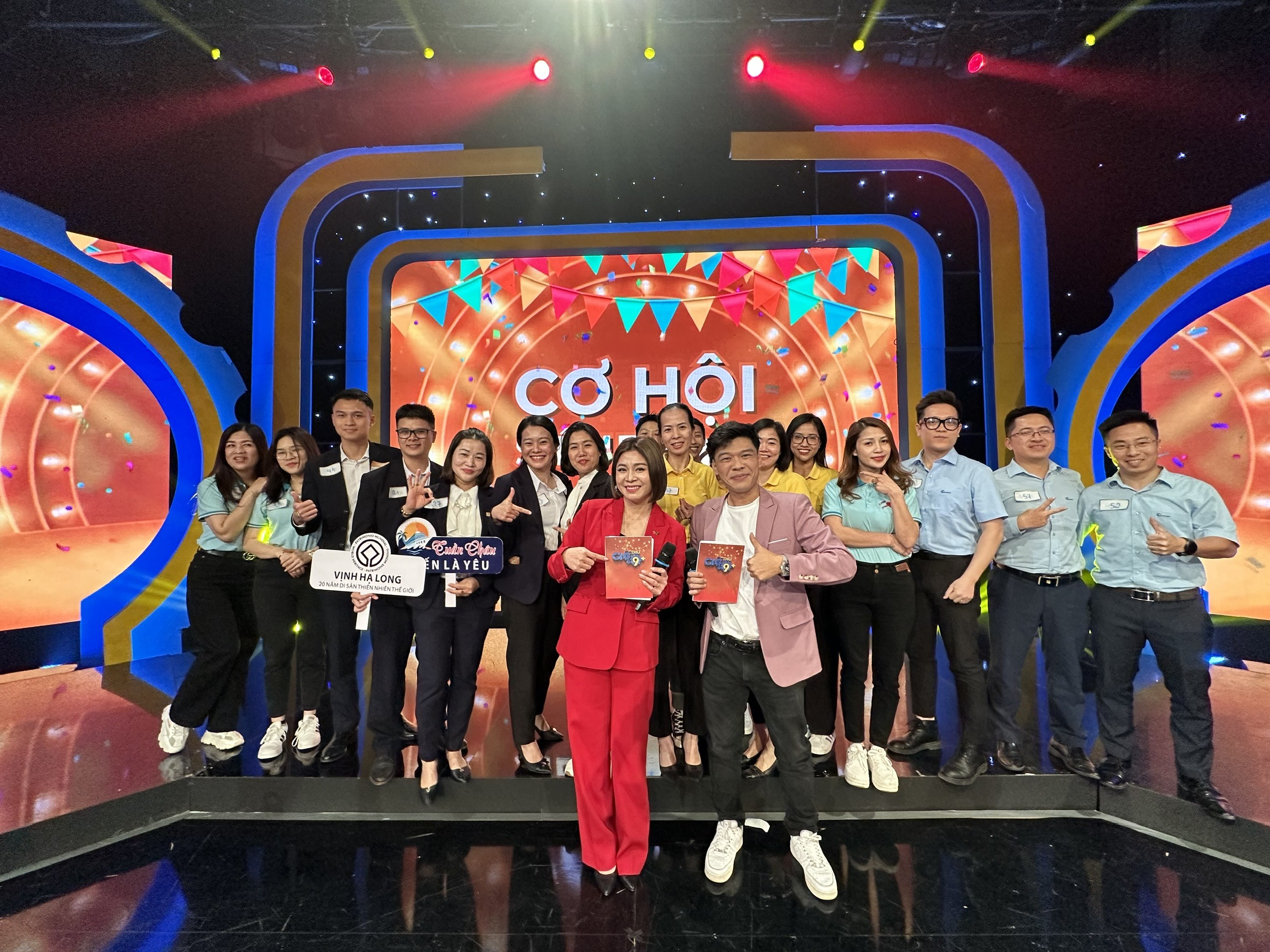 Chương trình Trò chơi Truyền hình “Giờ thứ 9+” năm 2023 có sự tham gia của nhiều nghệ sĩ, ca sĩ nổi tiếng, được công nhân yêu thích. Ảnh: Ban Tuyên giáo TLĐ