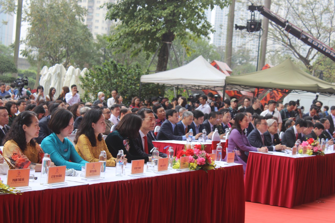 Các đại biểu tham dự Lễ khai mạc.