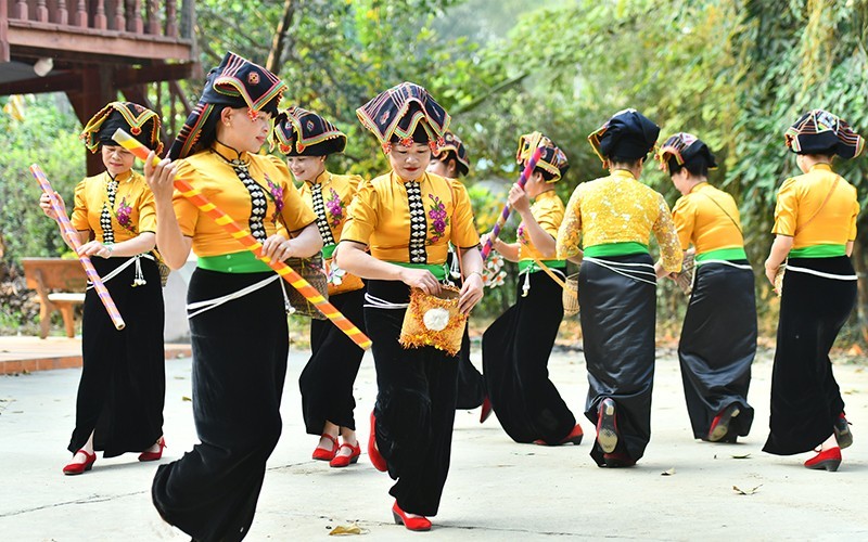 Tình yêu với xòe Tây Bắc