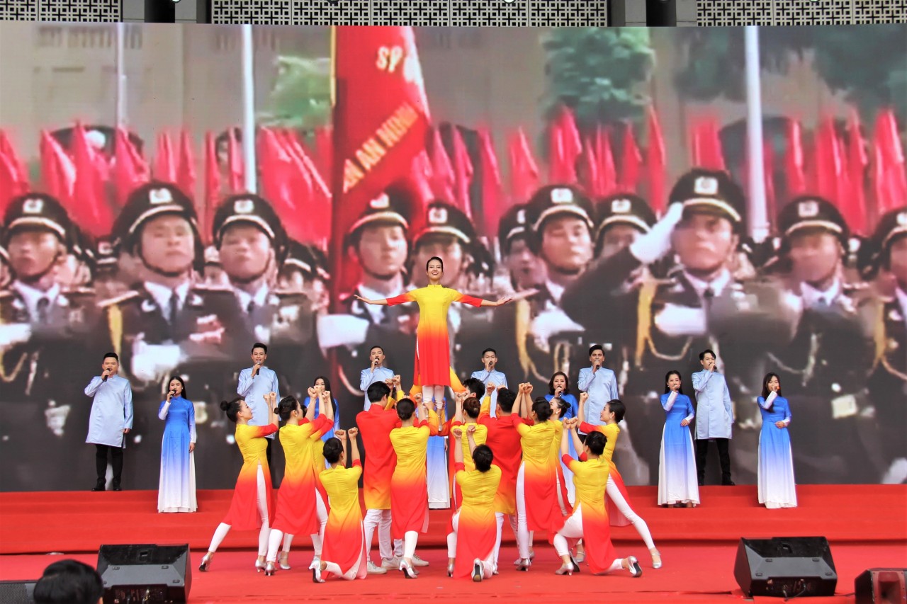 Văn nghệ chào mừng thành công của Hội Báo toàn quốc 2023.
