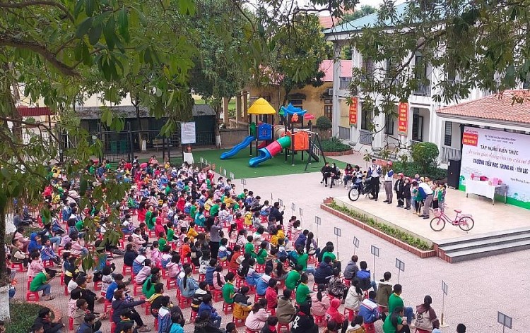 Trường Tiểu học Trung Hà: Xây dựng trường xanh - sạch - đẹp nâng cao chất lượng giáo dục