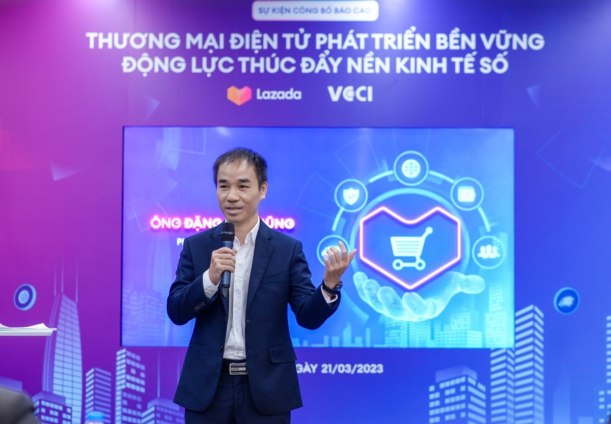 Ông Đặng Anh Dũng, Phó Tổng giám đốc Lazada Việt Nam tại Lễ công bố báo cáo.