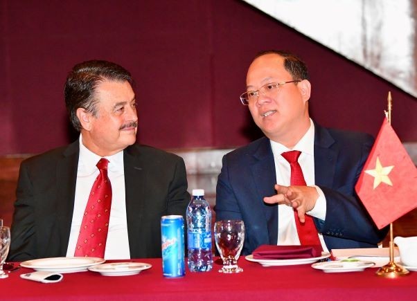 Ông Alfredo Femat Bañuelos tiếp đồng chí Nguyễn Hồ Hải (Ảnh: Việt Dũng).