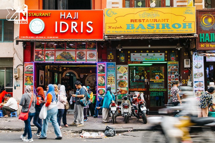 Các quán ăn trên con phố Malaysia mang Quán ăn mang hương vị đặc trưng của người Malaysia nói riêng và người Hồi giáo nói chung