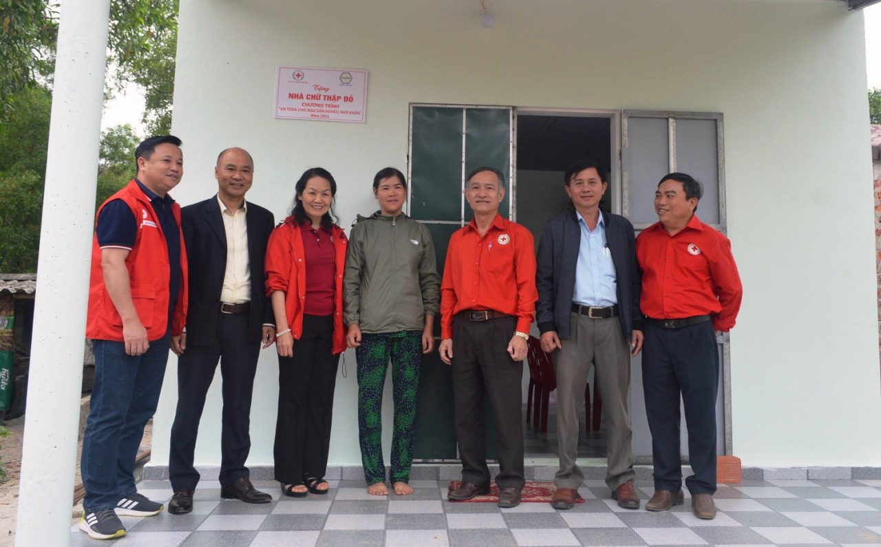 Quảng Trị bàn giao 100 căn nhà cho ngư dân nghèo, khó khăn