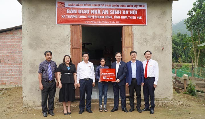 Thừa Thiên Huế: Bàn giao 100 nhà ở cho hộ nghèo DTTS, hộ khó khăn