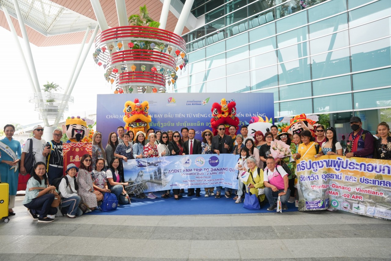 150 du khách Lào trong chuyến bay thẳng đầu tiên từ Viêng Chăn đến với Đà Nẵng