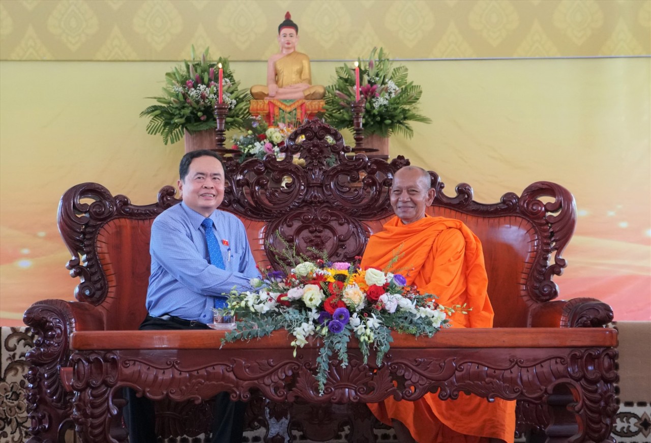 Lãnh đạo Đảng và Nhà nước gửi thư, thăm chúc Tết cổ truyền Chôl Chnăm Thmây