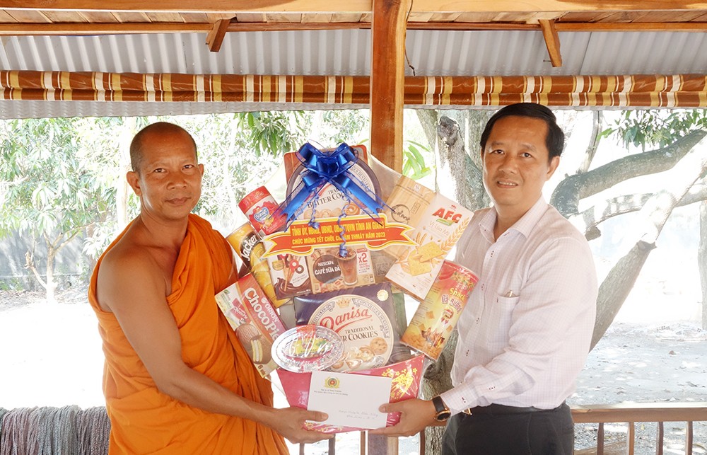 Lãnh đạo tỉnh An Giang tổ chức thăm, chúc Tết cổ truyền Chôl Chnăm Thmây