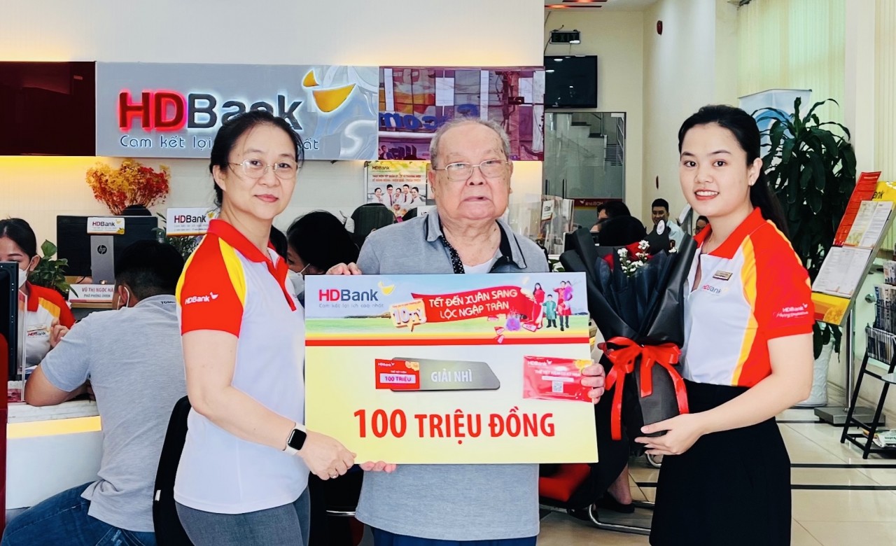 HDBank trao thưởng gần 2 tỷ đồng tận tay khách hàng gửi tiết kiệm
