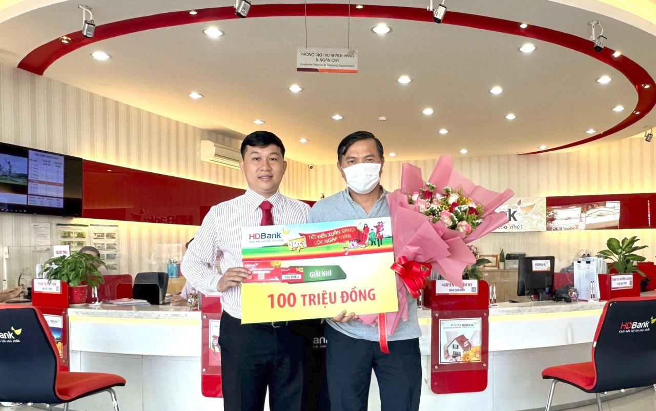 HDBank trao thưởng gần 2 tỷ đồng tận tay khách hàng gửi tiết kiệm