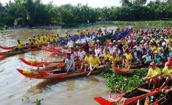 Đua ghe ngo mừng Tết Chôl - Chnăm - Thmây ở Kiên Giang