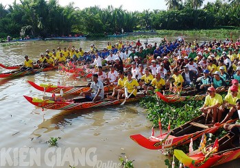 Đua ghe ngo mừng Tết Chôl - Chnăm - Thmây ở Kiên Giang