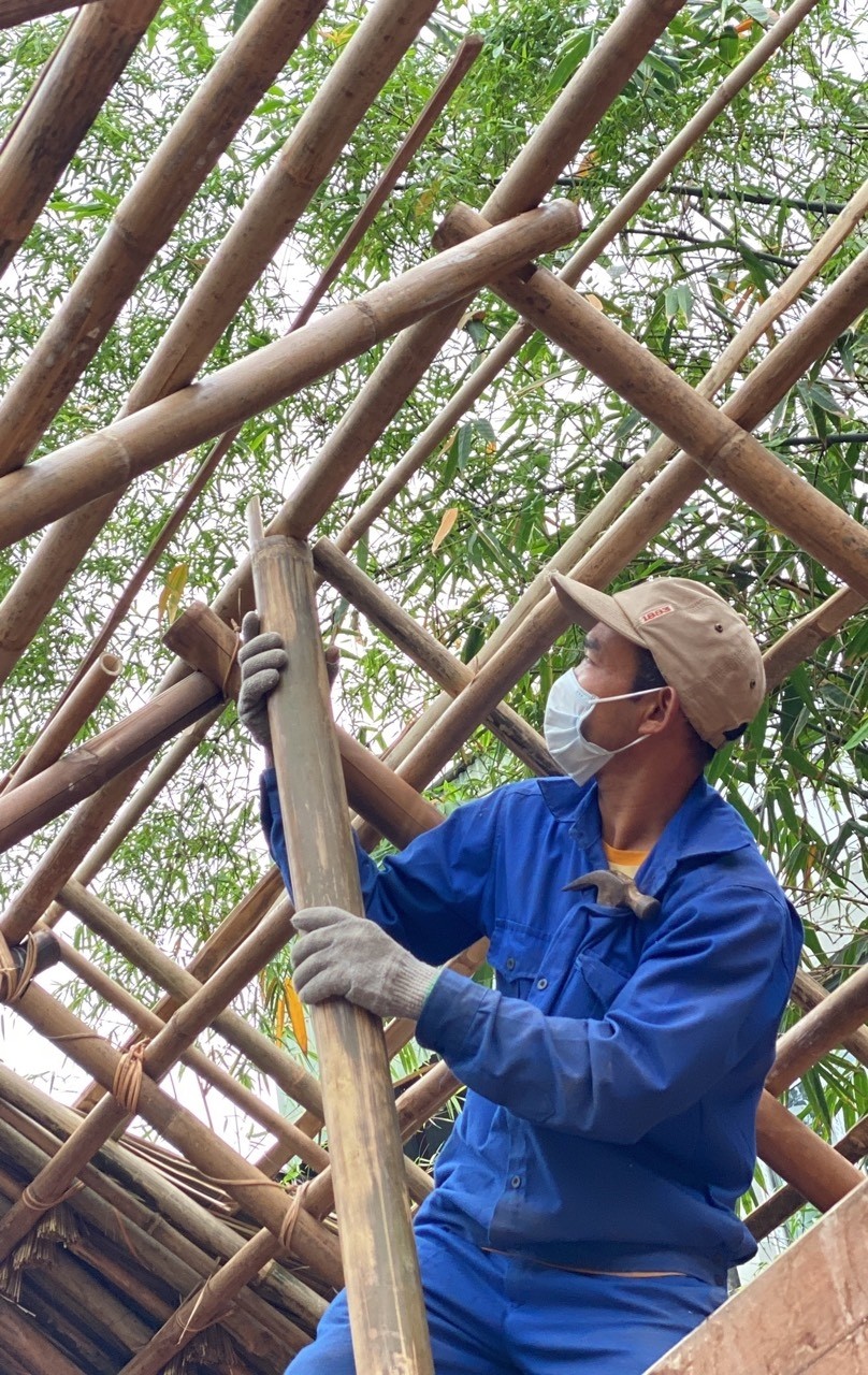 “Kiến trúc sư” Ê Đê kể chuyện làm nhà dài giữa Thủ đô