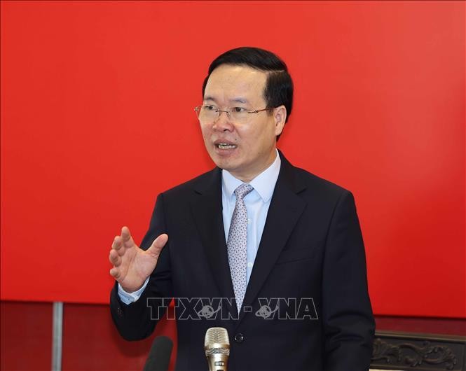 Chủ tịch nước Võ Văn Thưởng thăm Đại sứ quán và cộng đồng người Việt tại Lào