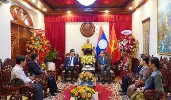 Lãnh đạo tỉnh Thừa Thiên Huế chúc Tết cổ truyền Bunpimay Tổng lãnh sự quán Lào tại Đà Nẵng