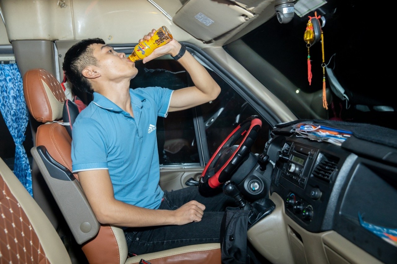 Thách thức khi cầm lái về đêm của những tài xế đường dài