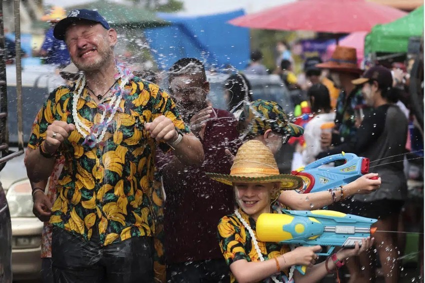 Tưng bừng không khí Tết Songkran tại Thái Lan Tưng bừng không khí Tết Songkran tại Thái Lan