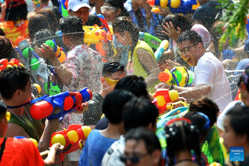 Tưng bừng không khí Tết Songkran tại Thái Lan Tưng bừng không khí Tết Songkran tại Thái Lan