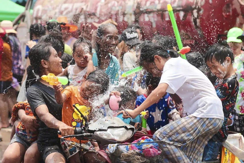 Tưng bừng không khí Tết Songkran tại Thái Lan Tưng bừng không khí Tết Songkran tại Thái Lan