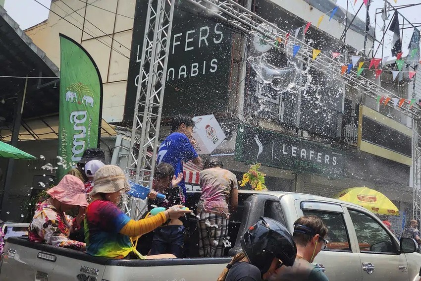 Tưng bừng không khí Tết Songkran tại Thái Lan Tưng bừng không khí Tết Songkran tại Thái Lan
