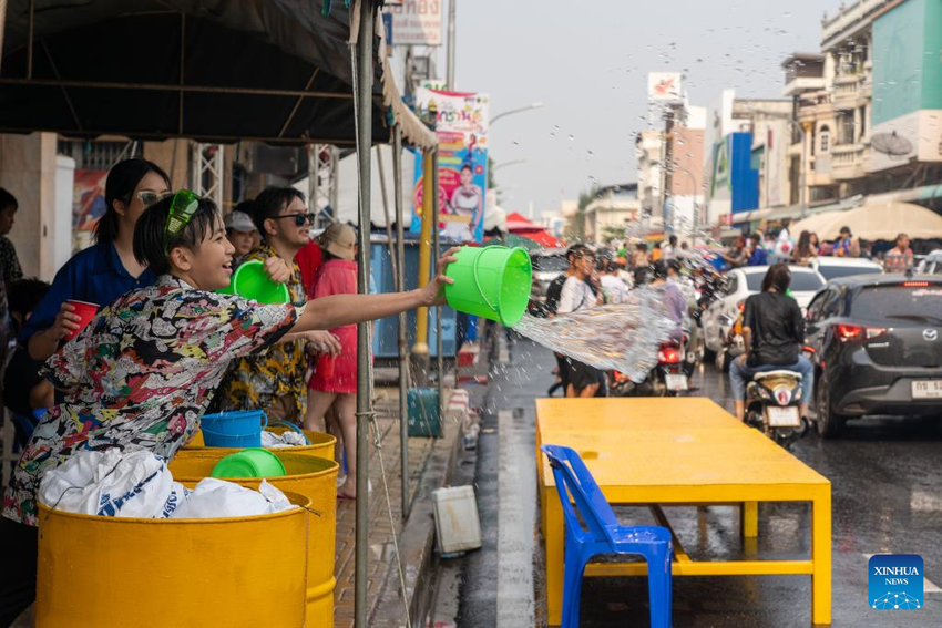 Tưng bừng không khí Tết Songkran tại Thái Lan Tưng bừng không khí Tết Songkran tại Thái Lan