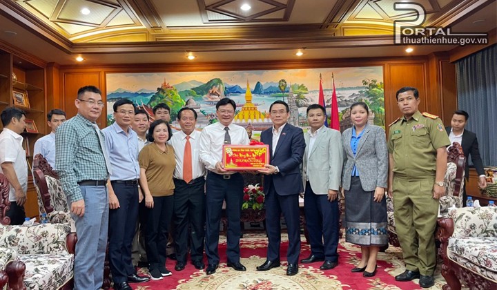 Công an tỉnh Thừa Thiên Huế thăm, chúc Tết Bunpimay Công an 4 tỉnh nước bạn Lào