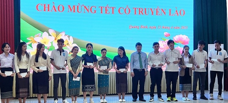 Quảng Bình tổ chức lễ chào mừng Tết Bun-pi-may cho cán bộ và 139 sinh viên Lào