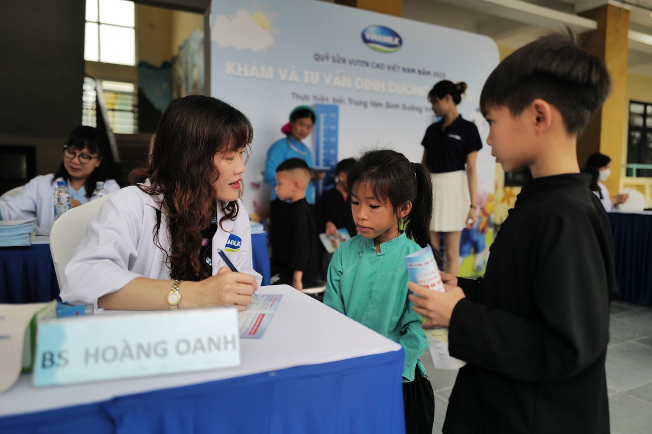 Vinamilk và quỹ sữa vươn cao Việt Nam khởi động hành trình năm thứ 16 tại Quảng Ninh