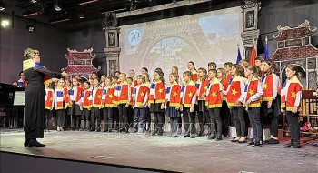 Tưng bừng kỷ niệm 50 năm thiết lập quan hệ ngoại giao Việt Nam - Pháp tại thủ đô Paris