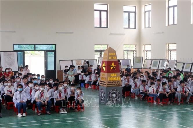 Gần 100 bản đồ về Hoàng Sa, Trường Sa của Việt Nam được trưng bày tại Hà Nam