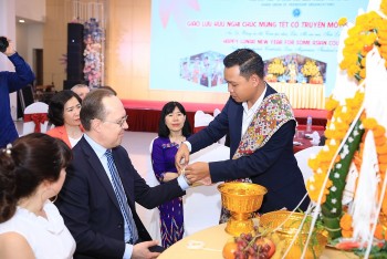 Bạn bè quốc tế hào hứng đón Tết cổ truyền một số nước châu Á tại Hà Nội