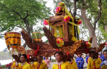 doc dao le hoi ton vinh ong to bach nghe tai pho co ha noi
