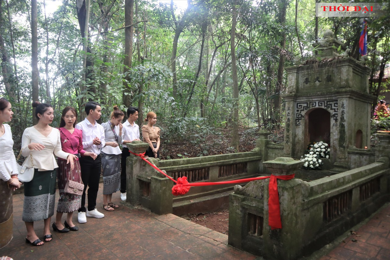 Người Việt tưởng nhớ công ơn công chúa Lào Nhồi Hoa Người Việt tưởng nhớ công ơn công chúa Lào Nhồi Hoa