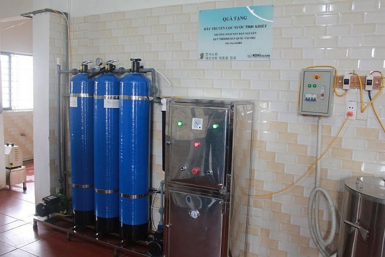KCCC tặng dây chuyền máy lọc nước tinh khiết cho 4 trường học tại huyện Lâm Thao giá trị 220 triệu đồng